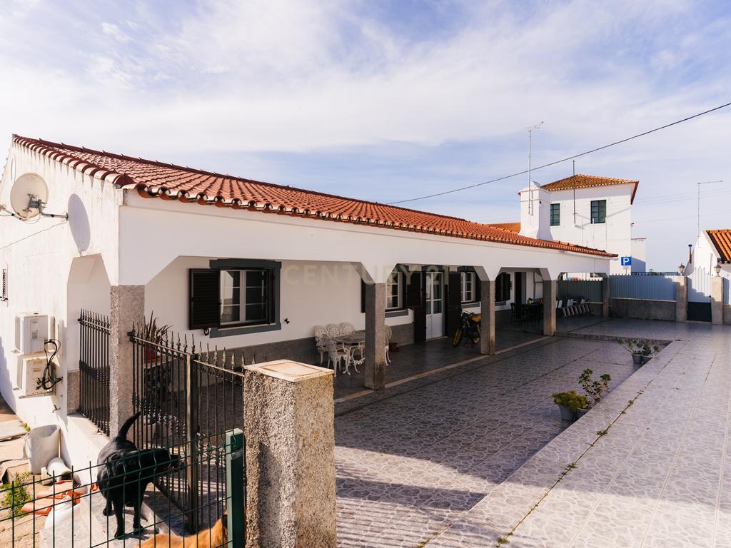 Moradia isolada a 10 minutos de Estremoz- T4, áreas generosas Ar condicionado Piscina, garagem, terreno com 5233m2 - Image 23