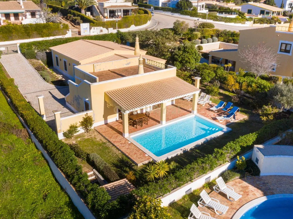 Moradia T4 Independente – Um Refúgio de Conforto e Elegância - Image 8