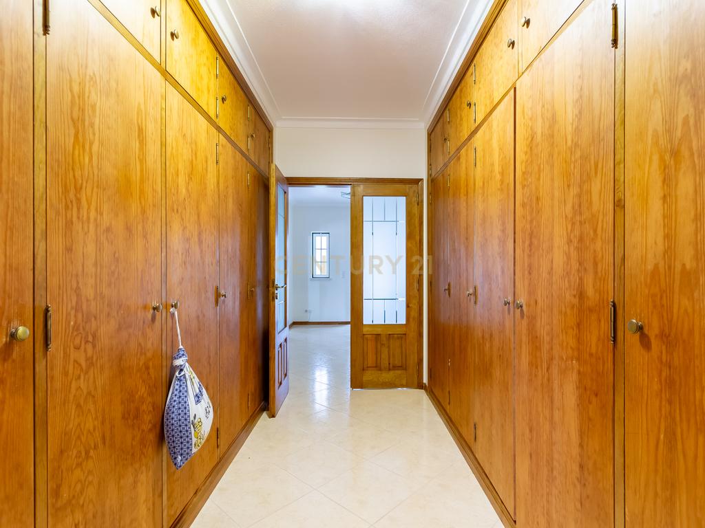 Moradia térrea isolada com piscina - Image 21