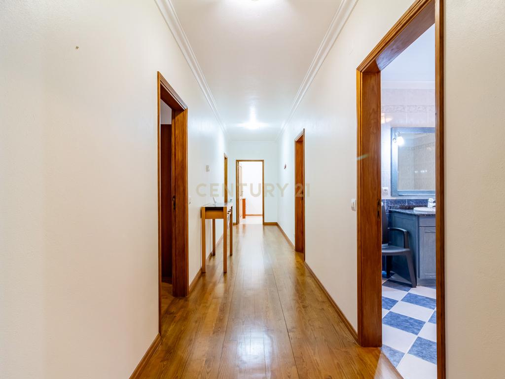Moradia térrea isolada com piscina - Image 22
