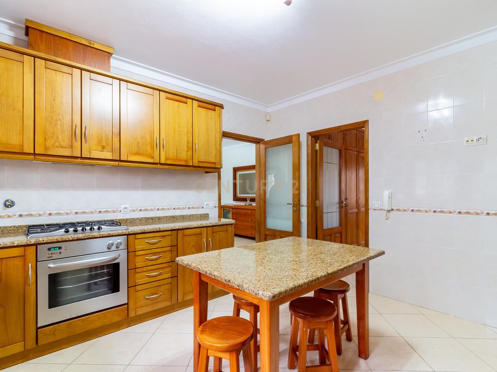 Moradia térrea isolada com piscina - Image 37