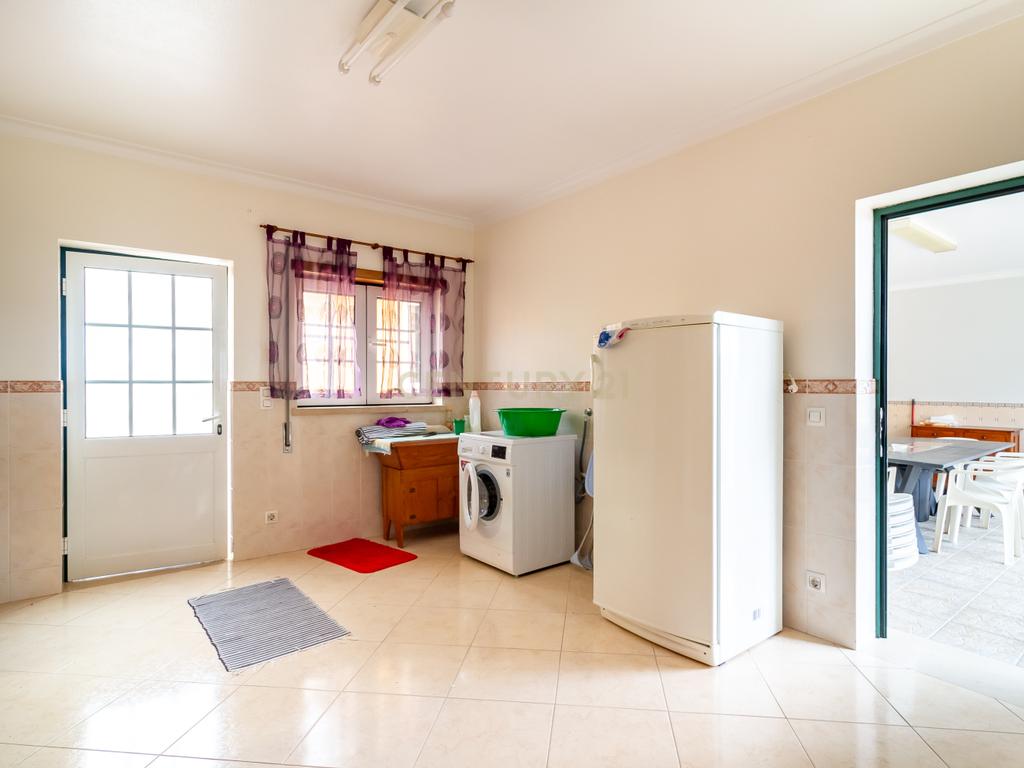 Moradia térrea isolada com piscina - Image 38