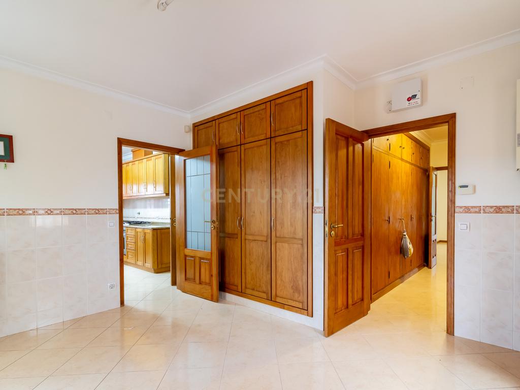 Moradia térrea isolada com piscina - Image 39