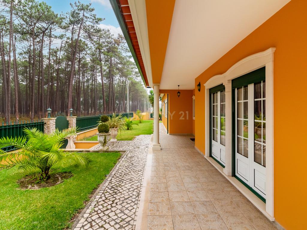 Moradia térrea isolada com piscina - Image 3