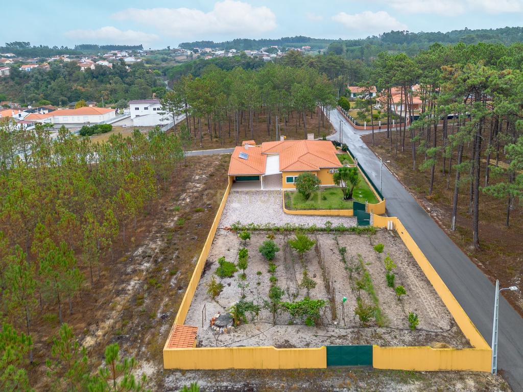 Moradia térrea isolada com piscina - Image 11
