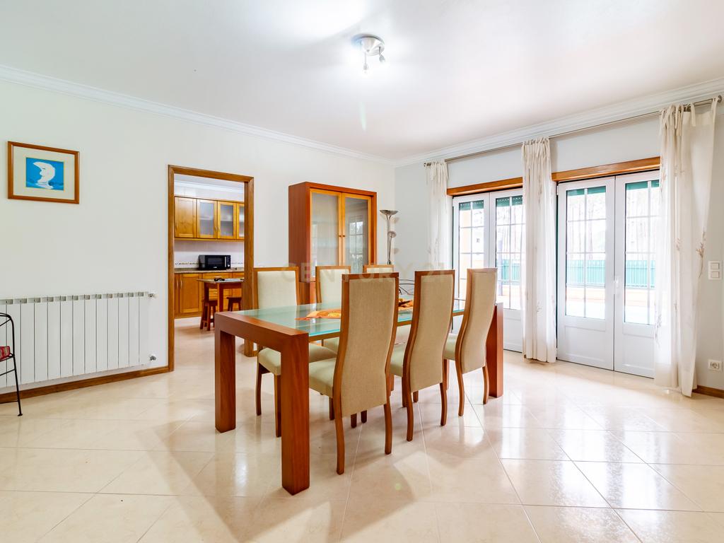Moradia térrea isolada com piscina - Image 15