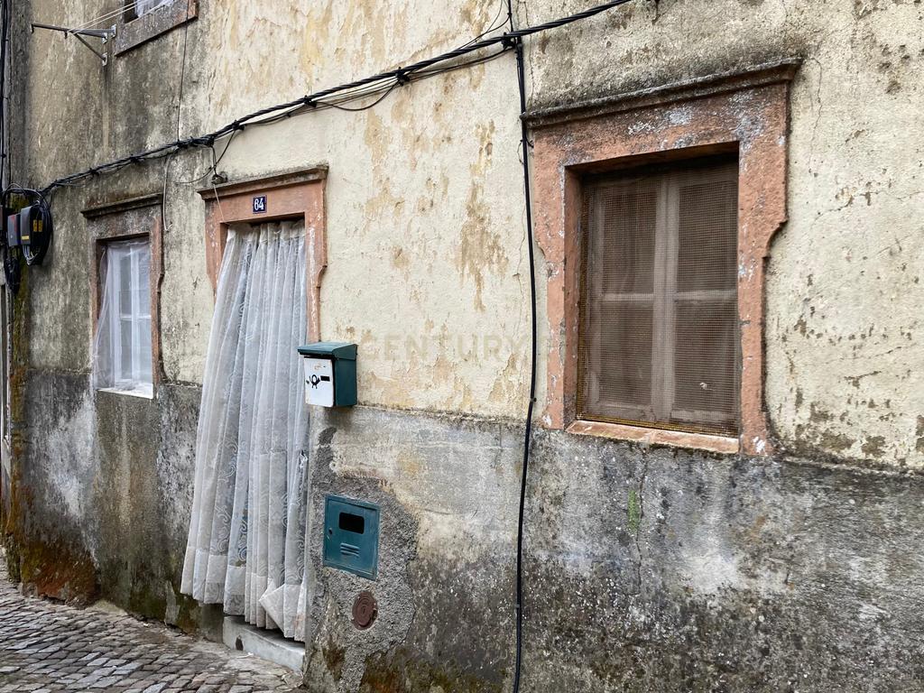 Prédio T3 para restaurar Gouveia - Image 3