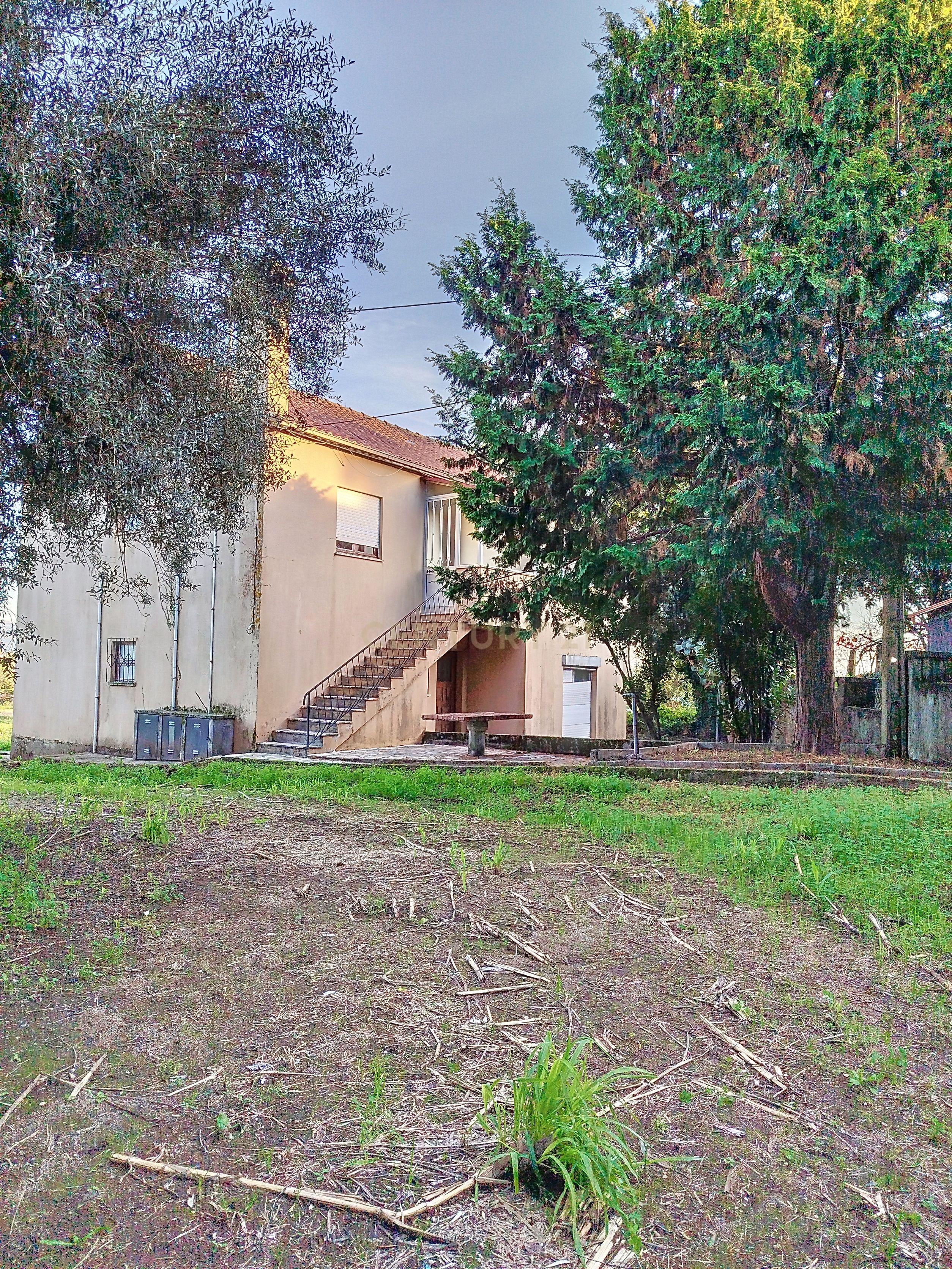 Moradia com 5 quartos em Santa Marta de Portuzelo com Amplo Espaço e Potencial - Image 2