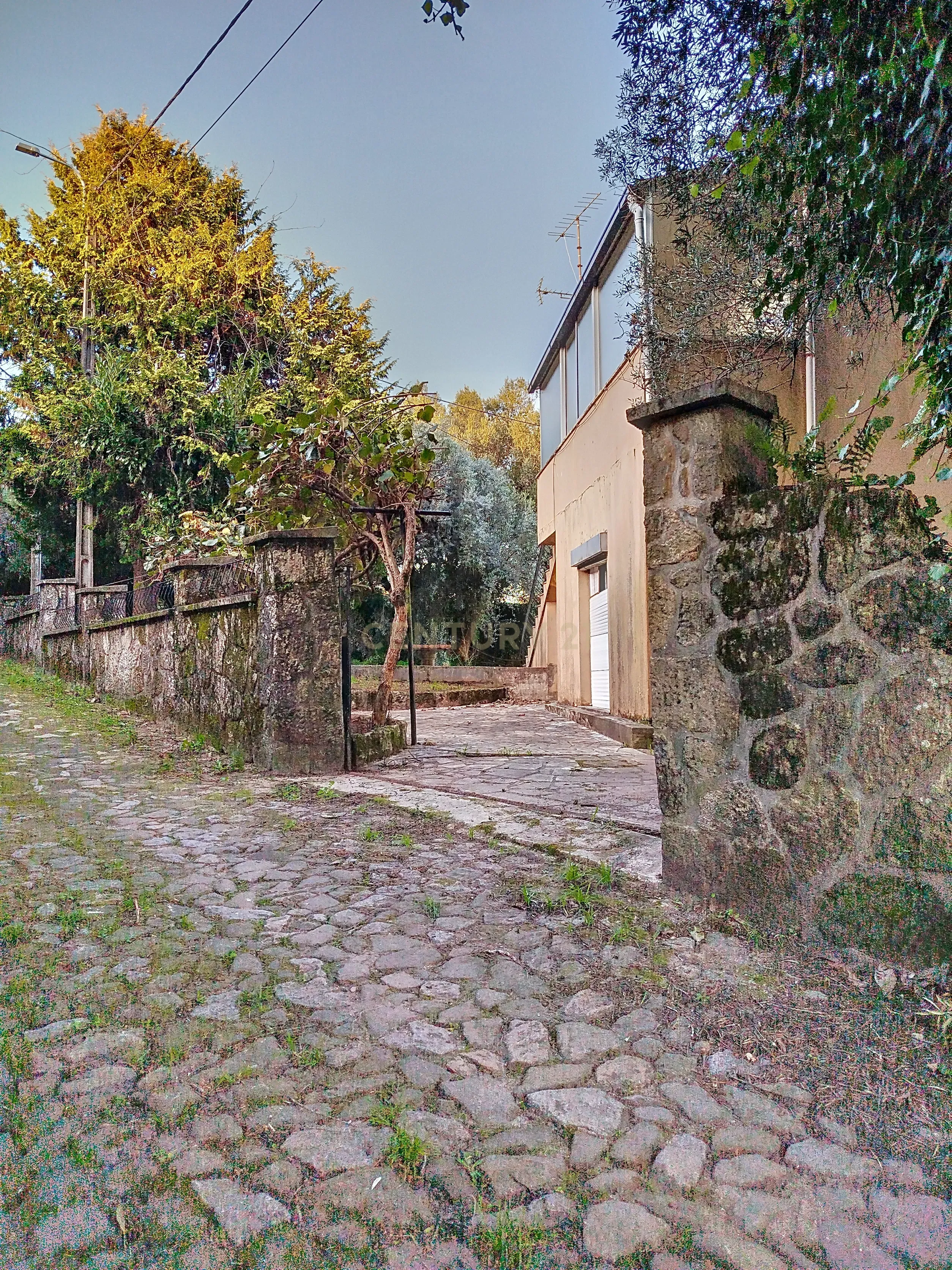 Moradia com 5 quartos em Santa Marta de Portuzelo com Amplo Espaço e Potencial - Image 10