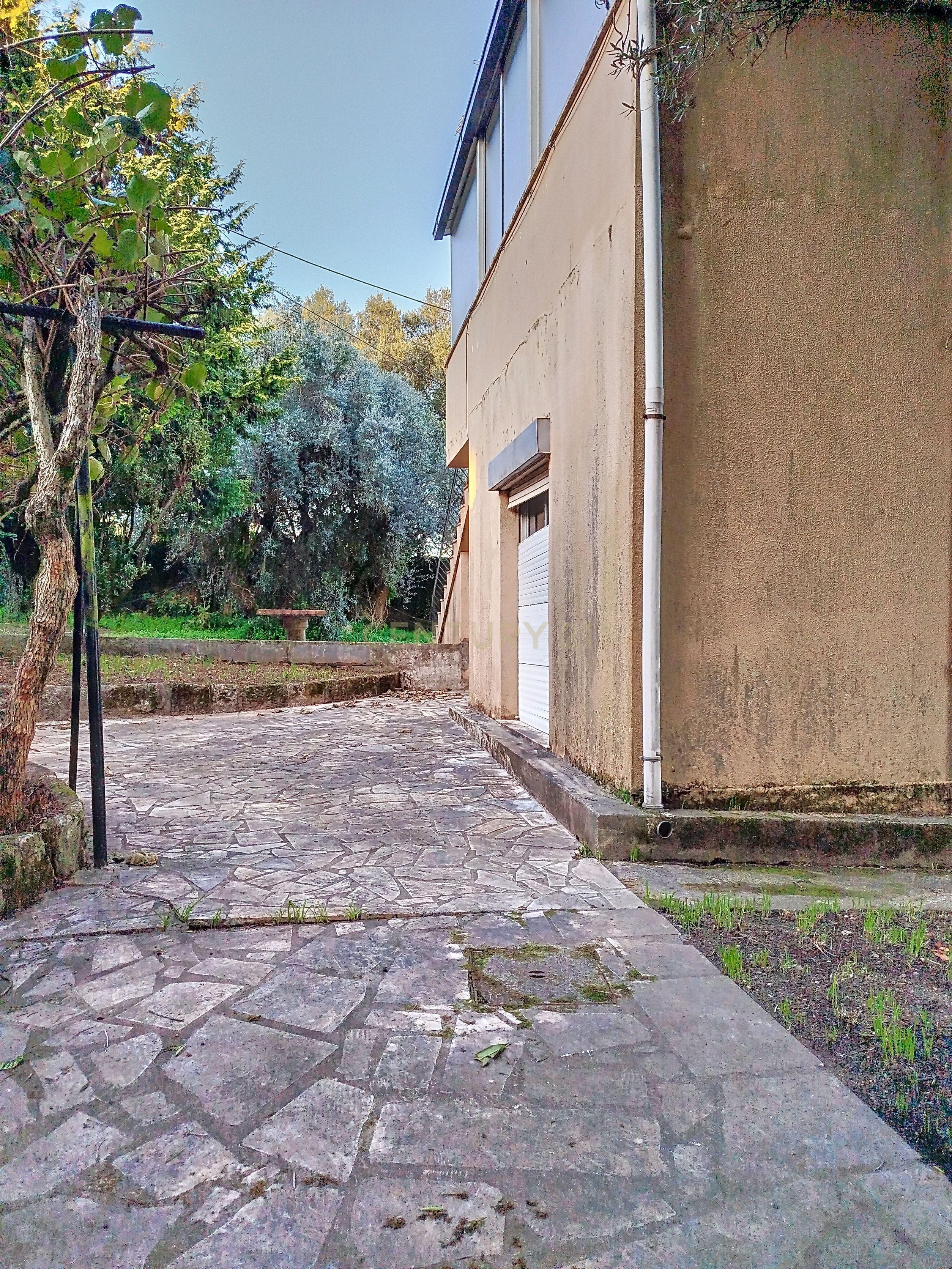 Moradia com 5 quartos em Santa Marta de Portuzelo com Amplo Espaço e Potencial - Image 14