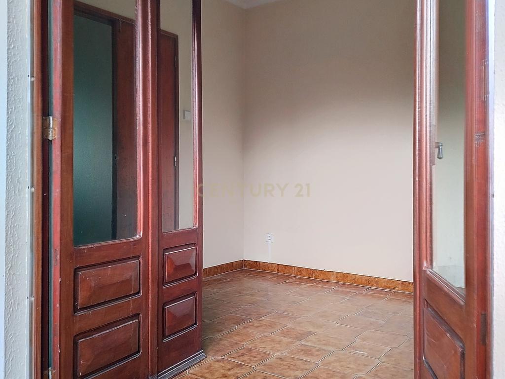 Moradia com 5 quartos em Santa Marta de Portuzelo com Amplo Espaço e Potencial - Image 19