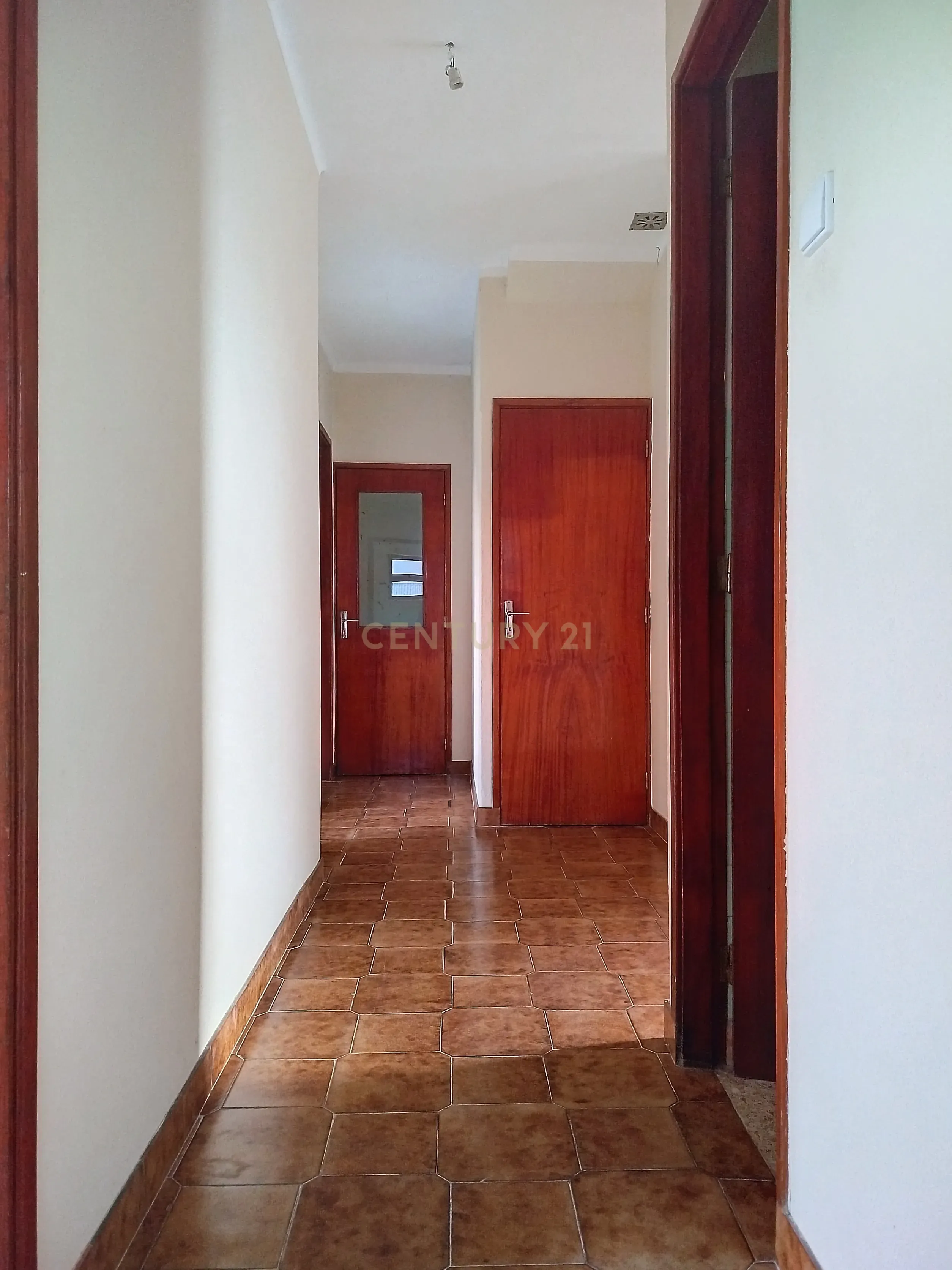 Moradia com 5 quartos em Santa Marta de Portuzelo com Amplo Espaço e Potencial - Image 21