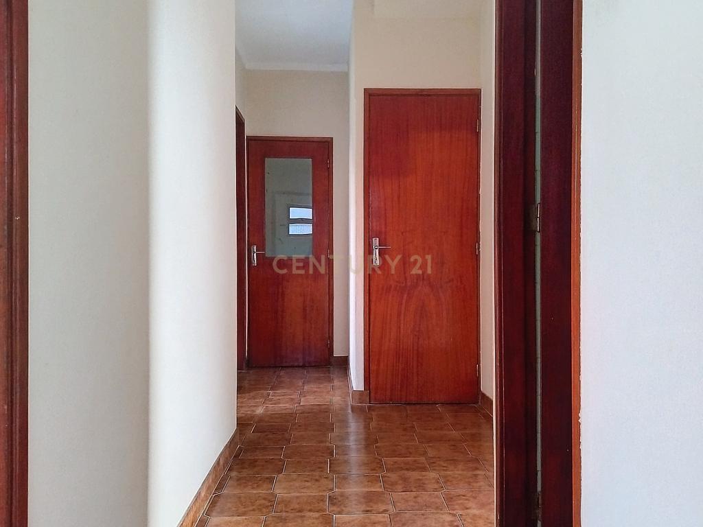 Moradia com 5 quartos em Santa Marta de Portuzelo com Amplo Espaço e Potencial - Image 21