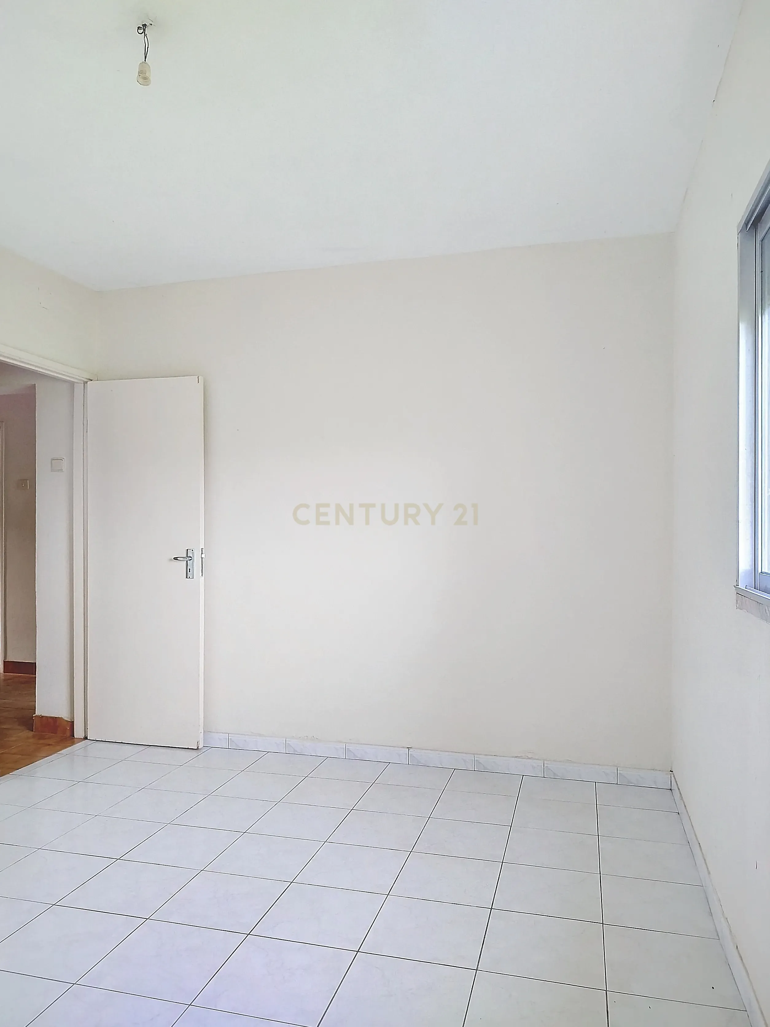 Moradia com 5 quartos em Santa Marta de Portuzelo com Amplo Espaço e Potencial - Image 27