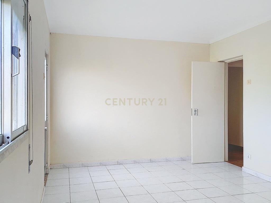 Moradia com 5 quartos em Santa Marta de Portuzelo com Amplo Espaço e Potencial - Image 31