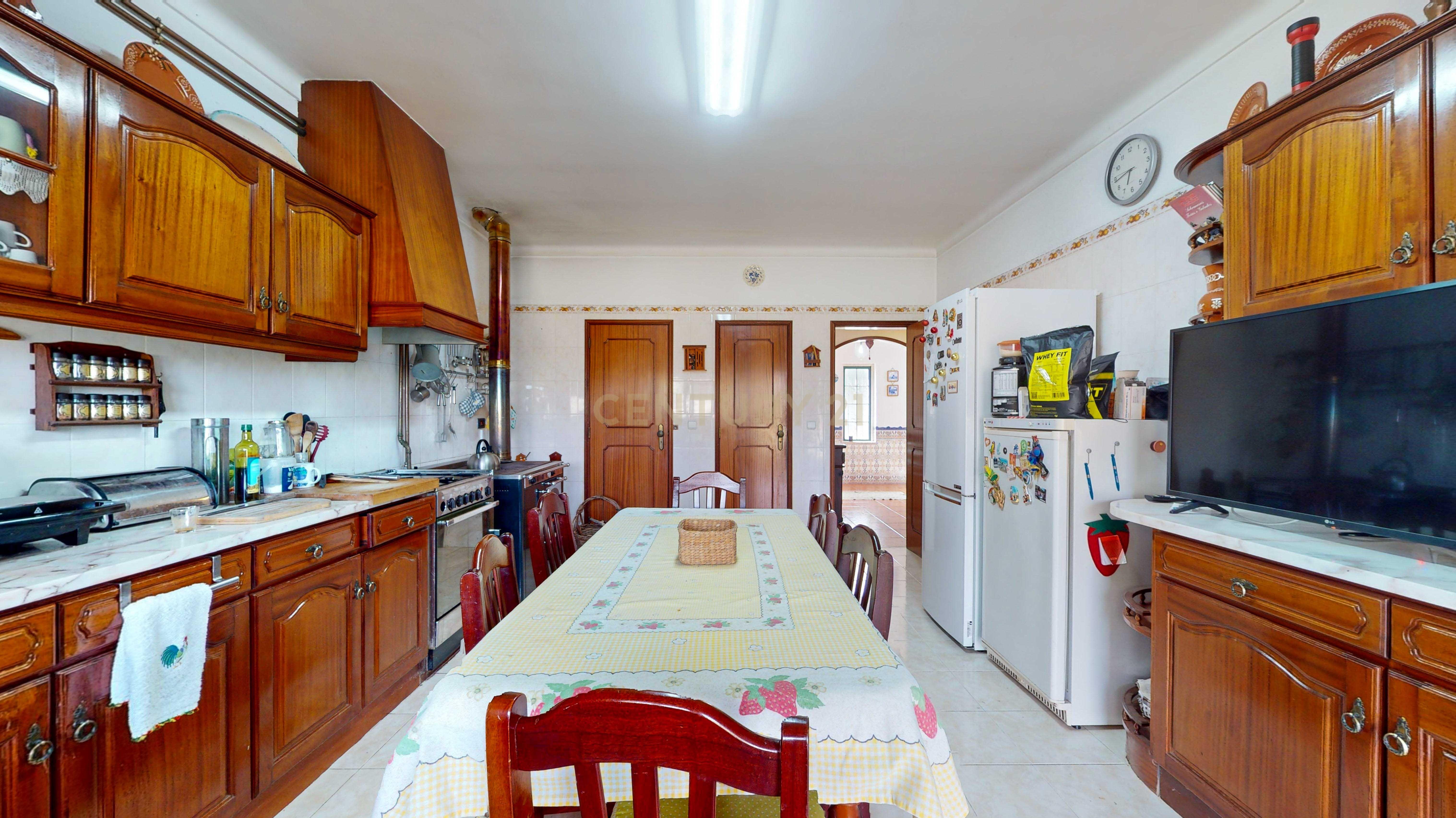 Moradia espaçosa, lugar tranquilo, em Lote de 1140m2 - Image 4