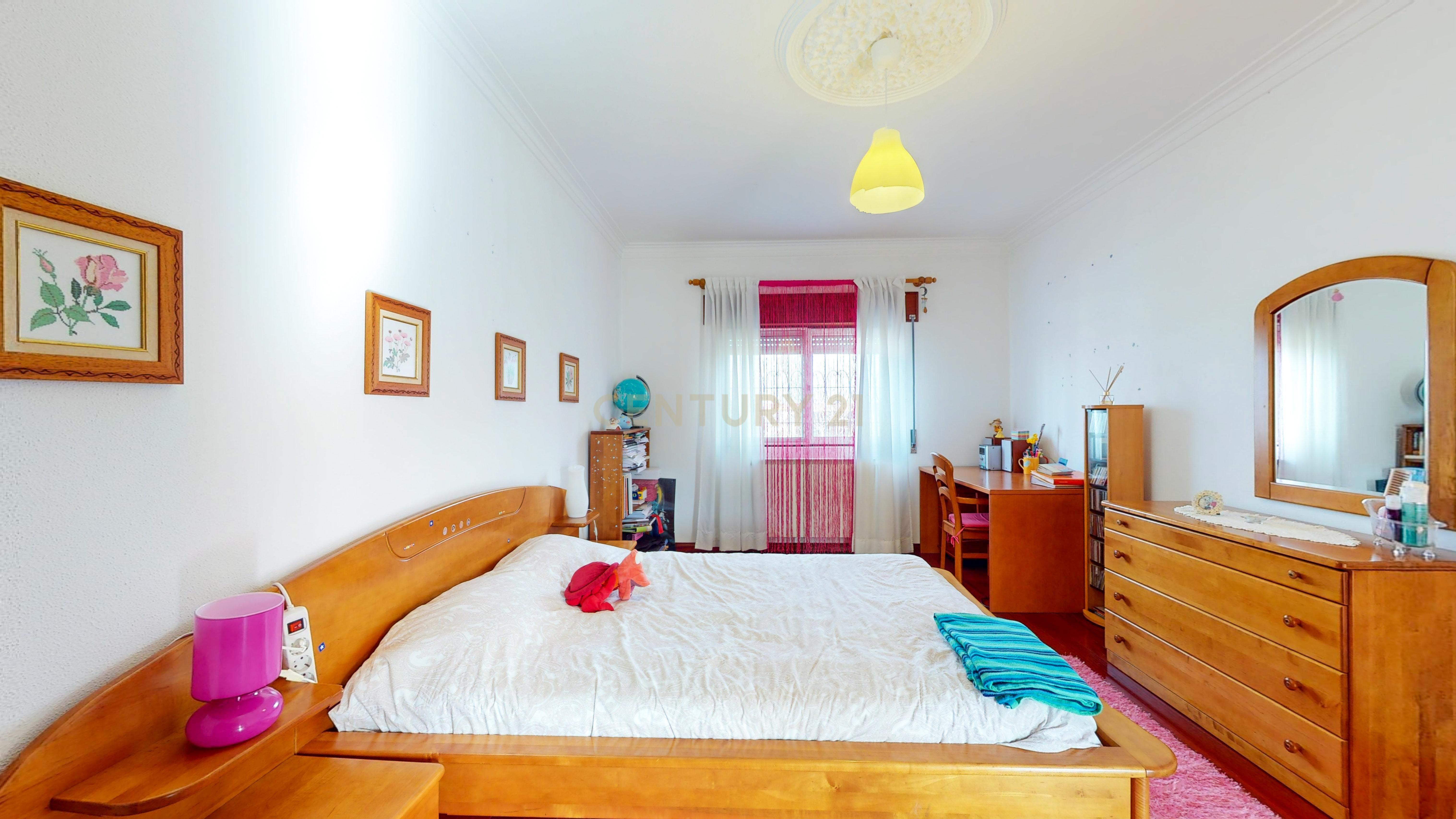 Moradia espaçosa, lugar tranquilo, em Lote de 1140m2 - Image 12