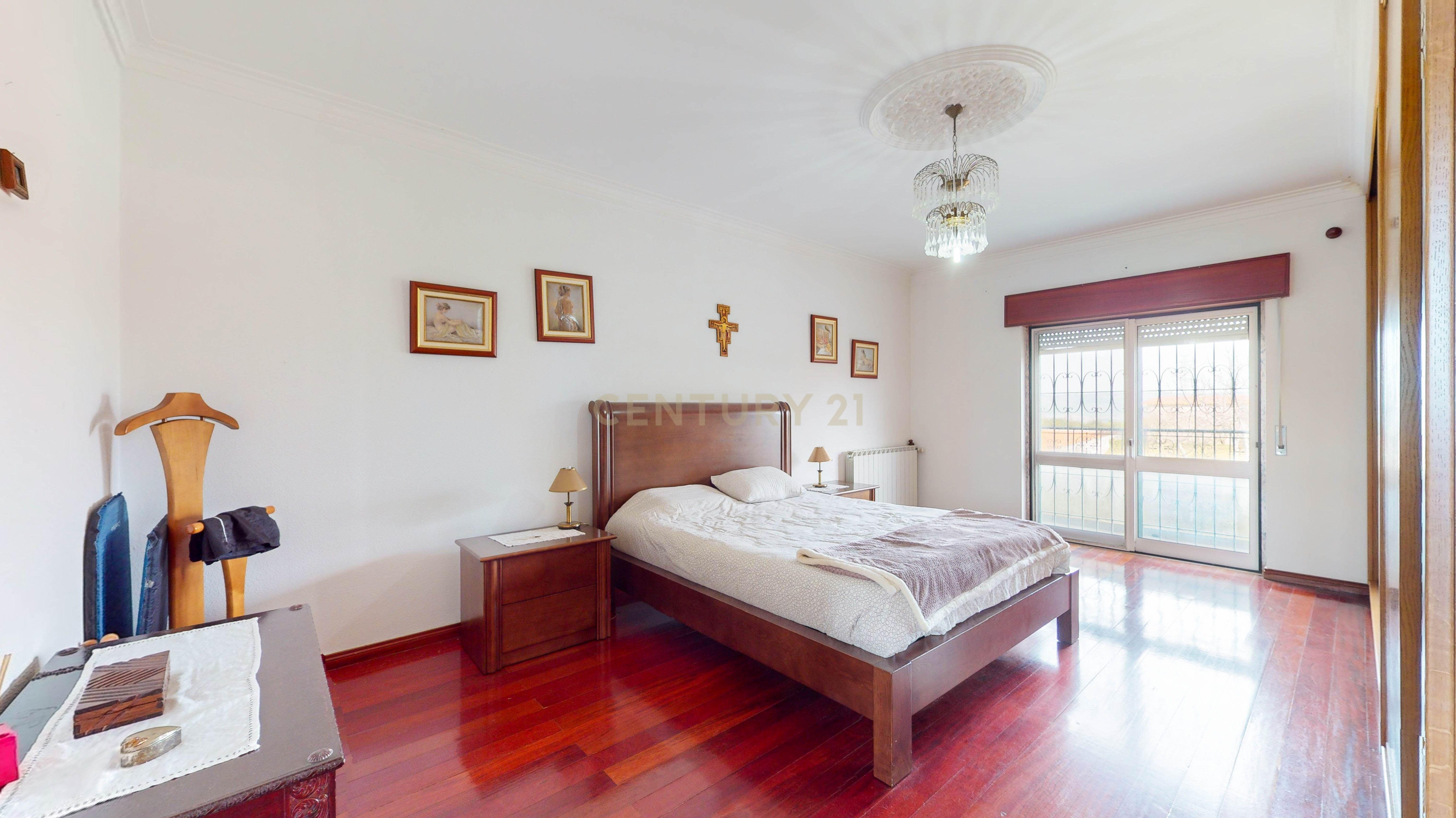 Moradia espaçosa, lugar tranquilo, em Lote de 1140m2 - Image 9