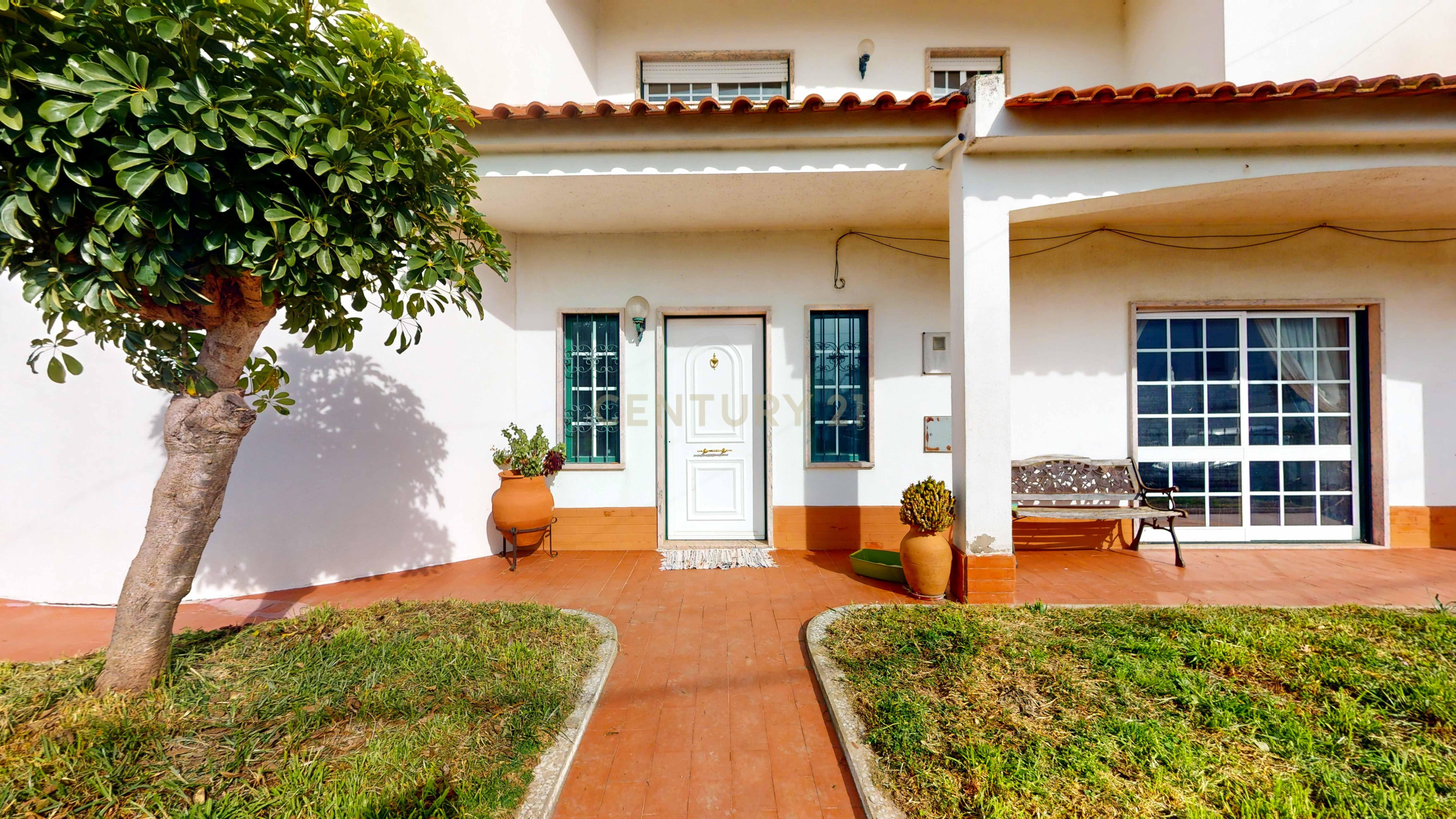 Moradia espaçosa, lugar tranquilo, em Lote de 1140m2 - Image 1
