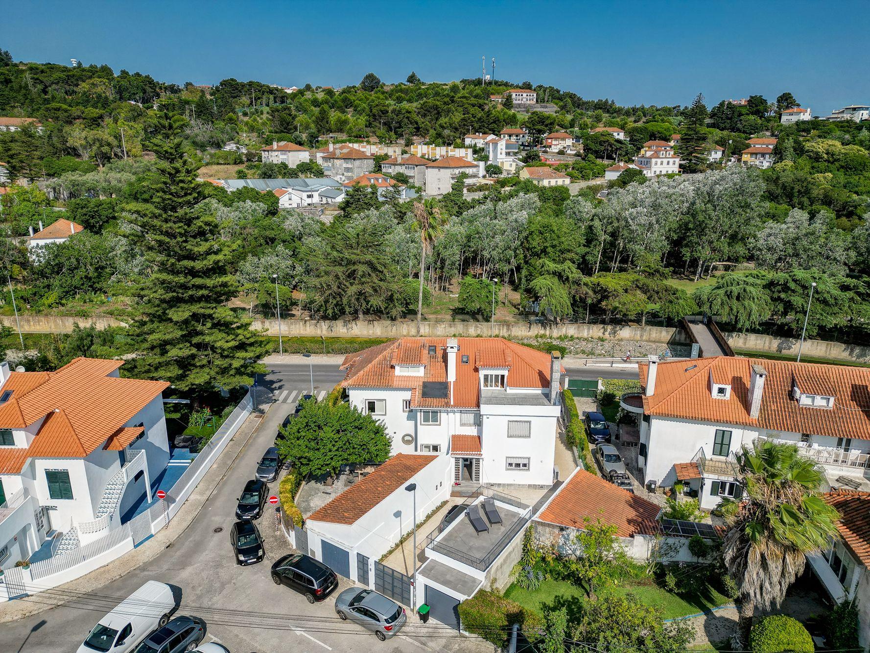 Moradia T4+1 com piscina, terraço e garagem perto da praia - Image 52