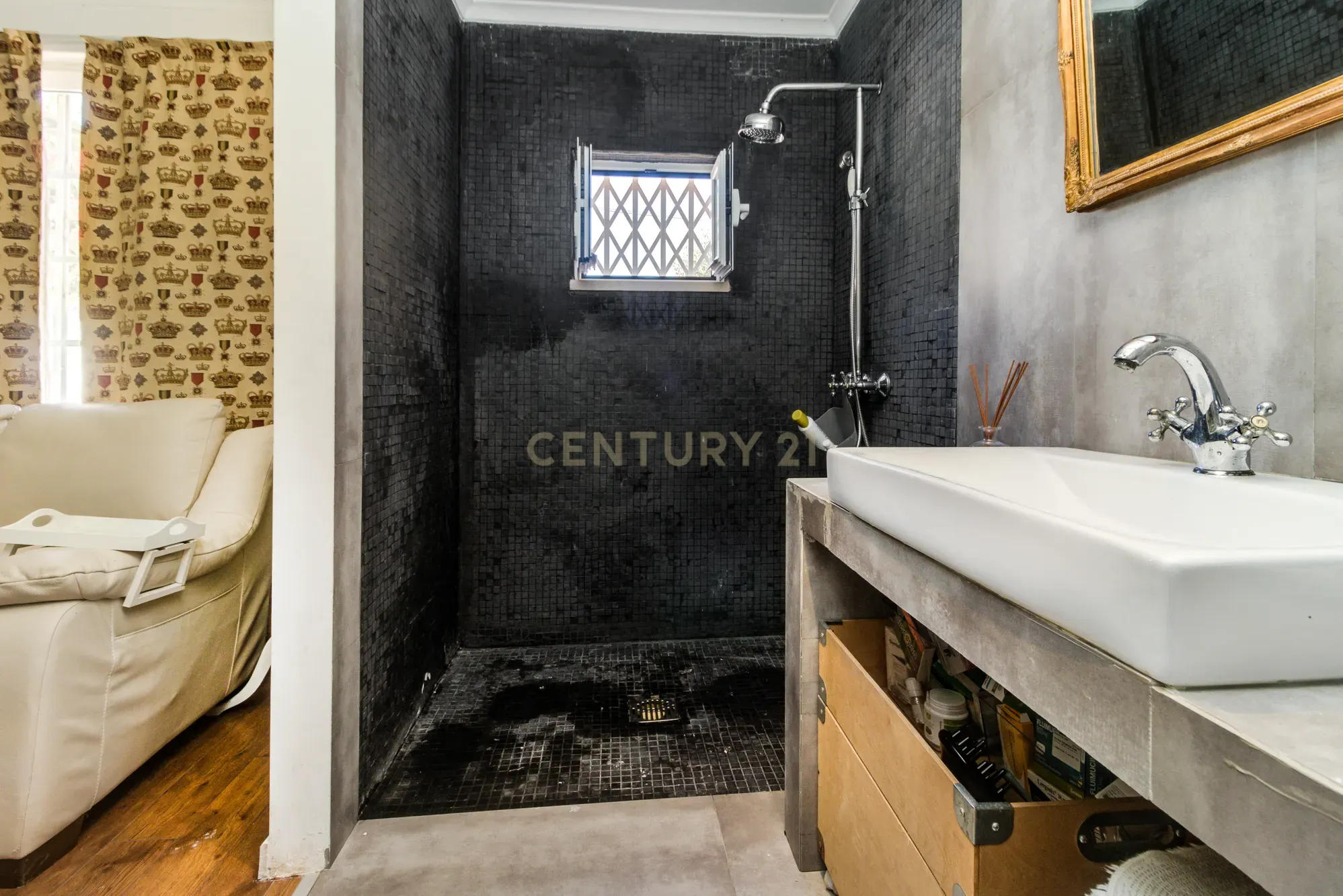 Moradia T4 no Bairro Residencial Casais de Mem-Martins - Image 35