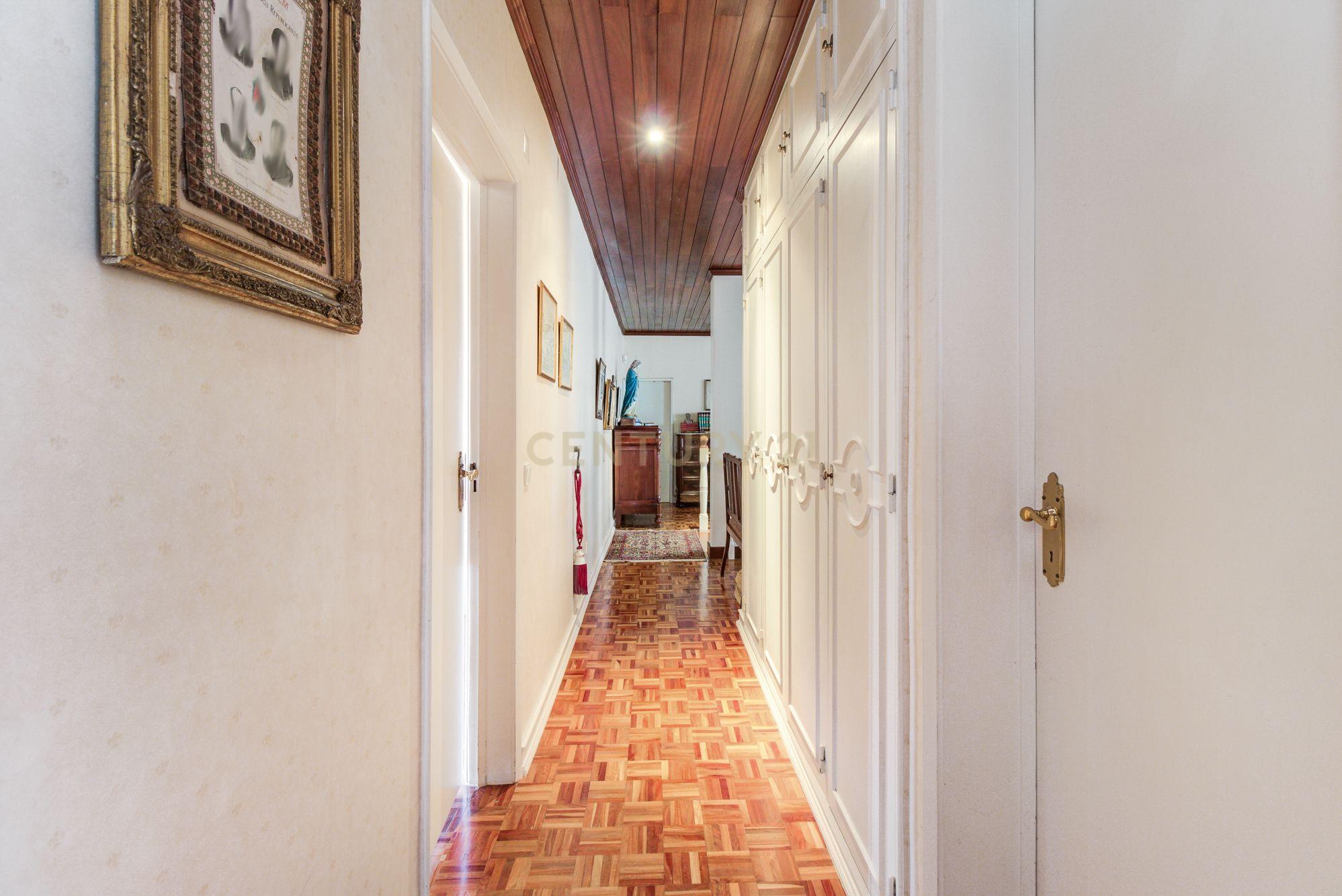 Moradia T4 no Bairro Residencial Casais de Mem-Martins - Image 25