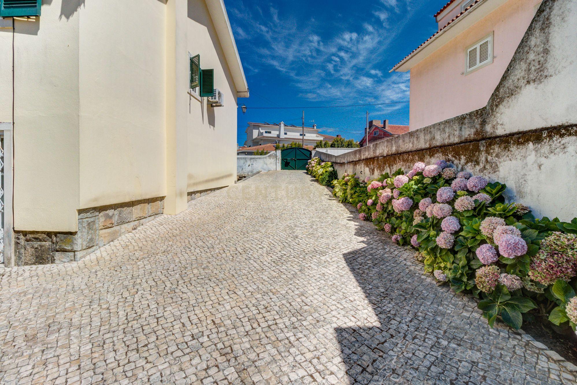Moradia T4 no Bairro Residencial Casais de Mem-Martins - Image 44