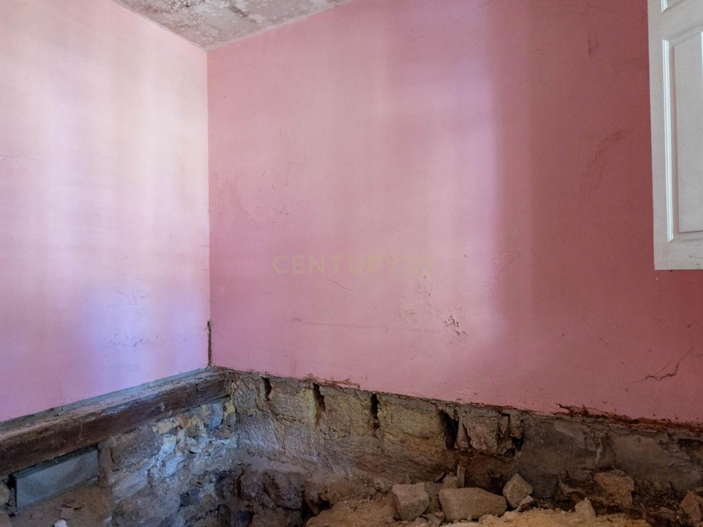 Moradia para reabilitação com projecto ou viabilidade para construção em altura - Image 10