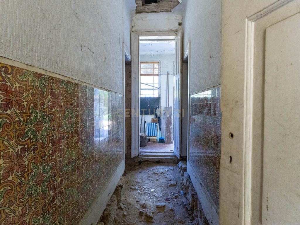 Moradia para reabilitação com projecto ou viabilidade para construção em altura - Image 15