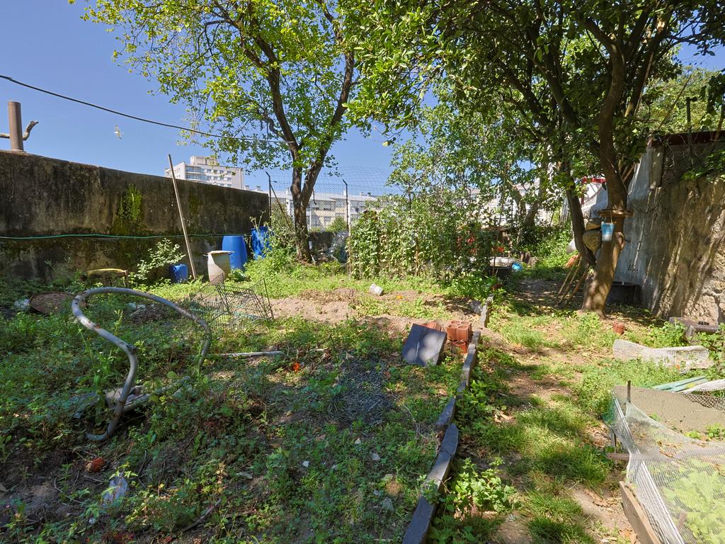 Moradia para reabilitação com projecto ou viabilidade para construção em altura - Image 3