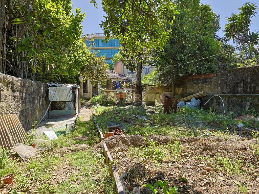 Moradia para reabilitação com projecto ou viabilidade para construção em altura - Image 18