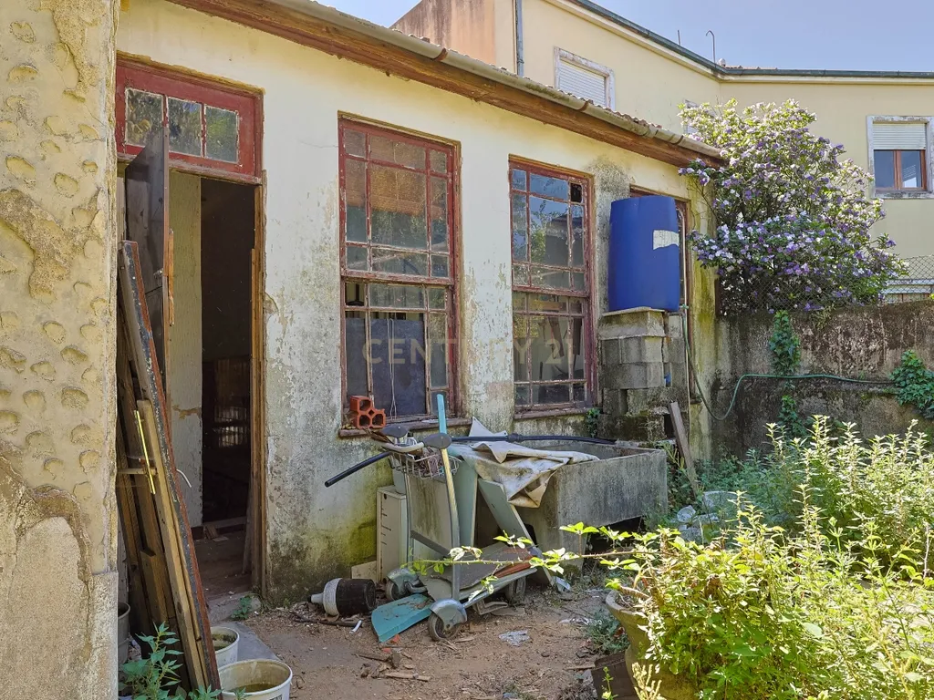 Moradia para reabilitação com projecto ou viabilidade para construção em altura - Image 13