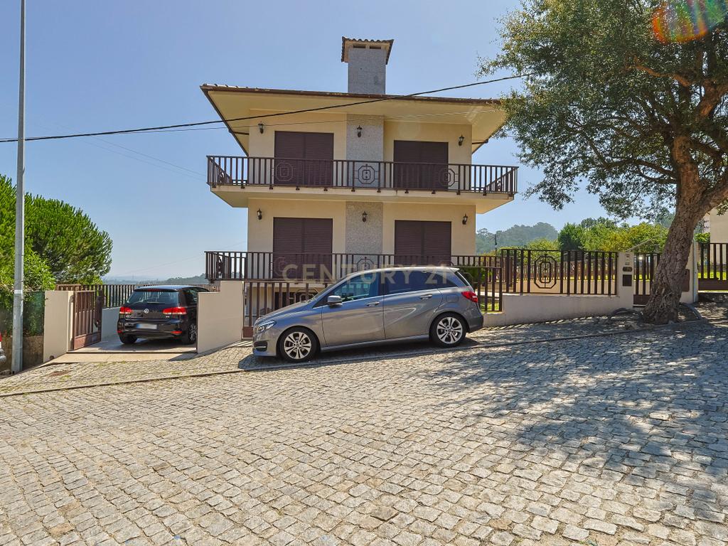 Moradia T4 em Fornelo Vairão - Vila do Conde - Image 1