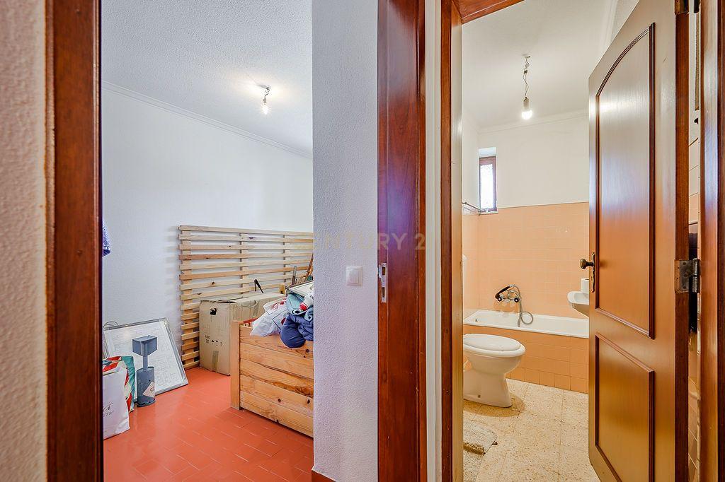 Moradia para Remodelar em São Pedro do Estoril - Image 12
