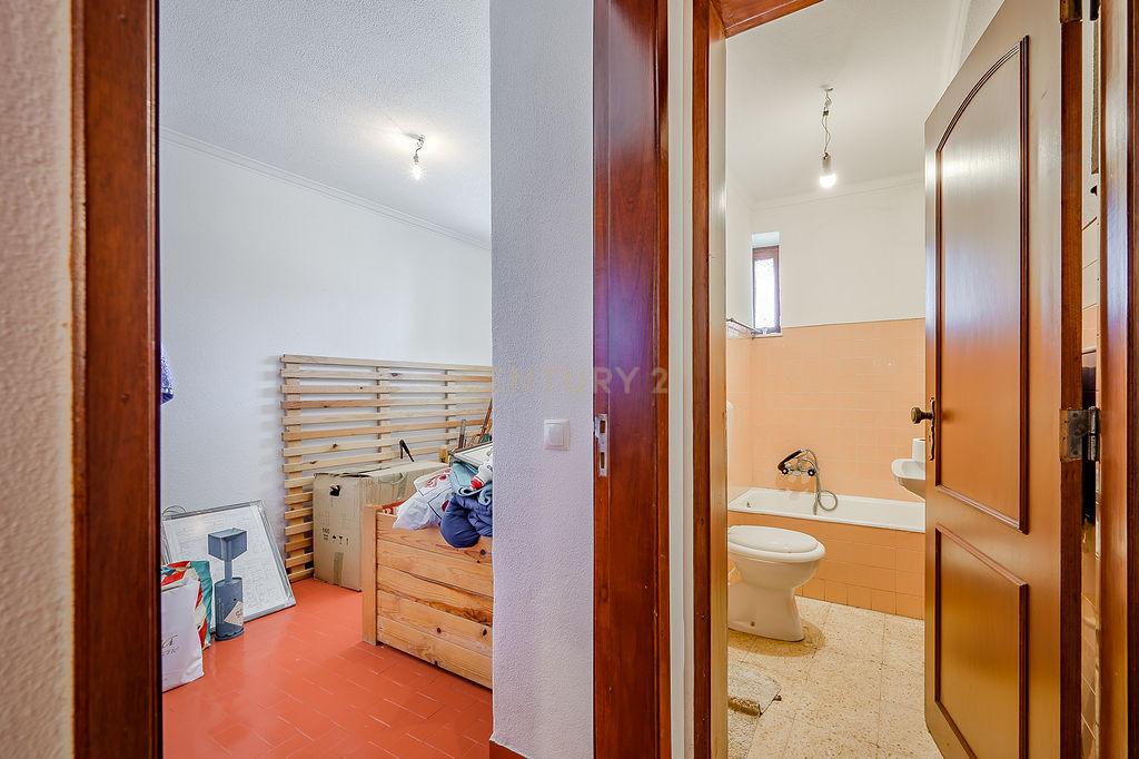 Moradia para Remodelar em São Pedro do Estoril - Image 12