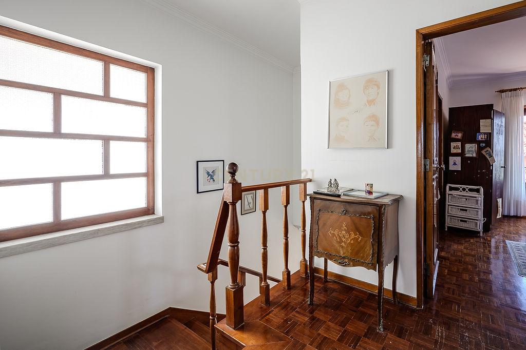 Moradia para Remodelar em São Pedro do Estoril - Image 11