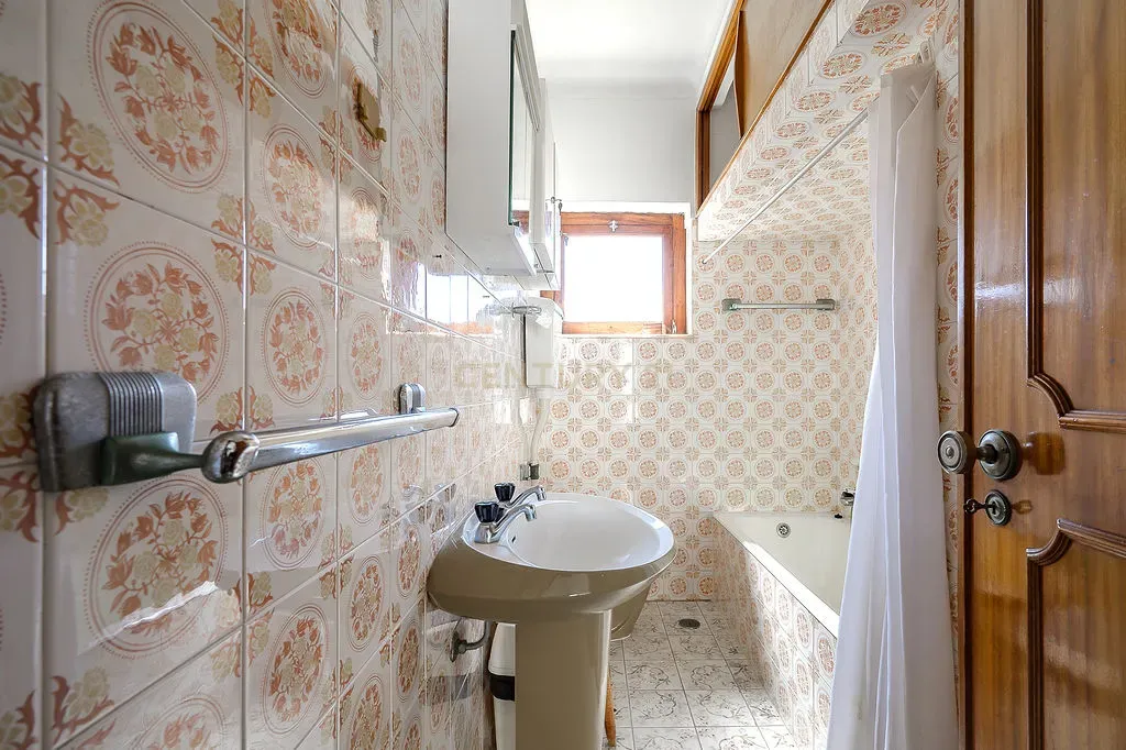 Moradia para Remodelar em São Pedro do Estoril - Image 18