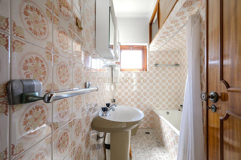 Moradia para Remodelar em São Pedro do Estoril - Image 18