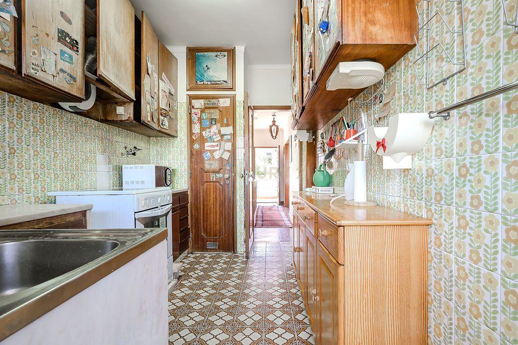 Moradia para Remodelar em São Pedro do Estoril - Image 10