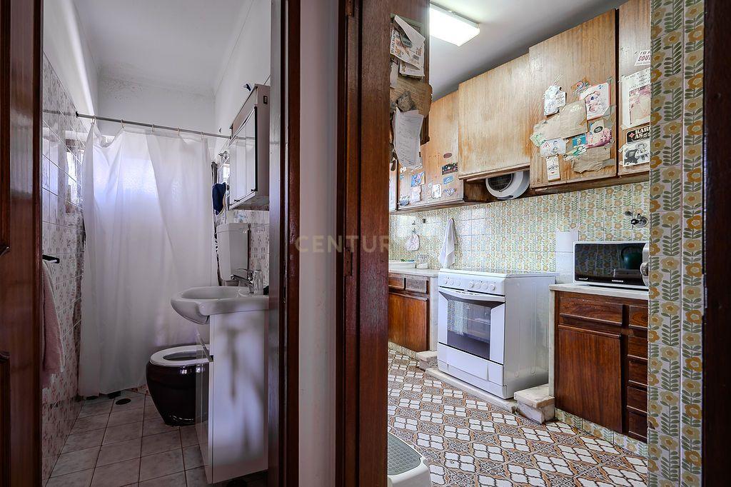Moradia para Remodelar em São Pedro do Estoril - Image 22