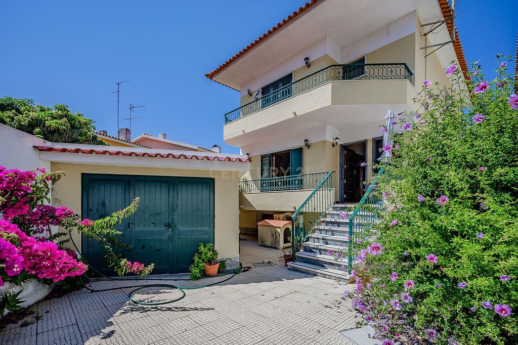 Moradia para Remodelar em São Pedro do Estoril - Image 2