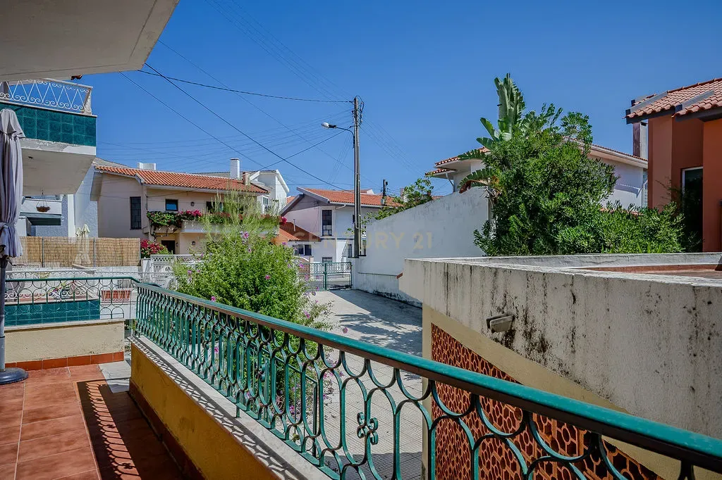 Moradia para Remodelar em São Pedro do Estoril - Image 16