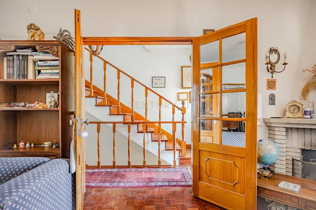Moradia para Remodelar em São Pedro do Estoril - Image 6