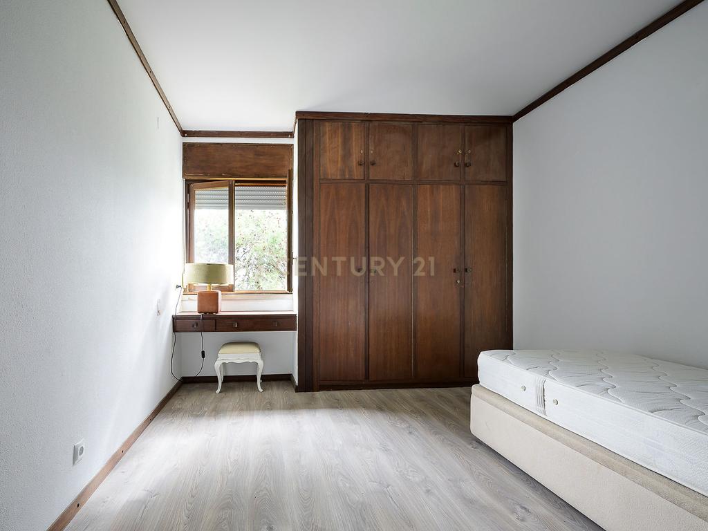 Moradia Contemporânea dos Anos 70 em Brancanes, Setúbal - Image 33