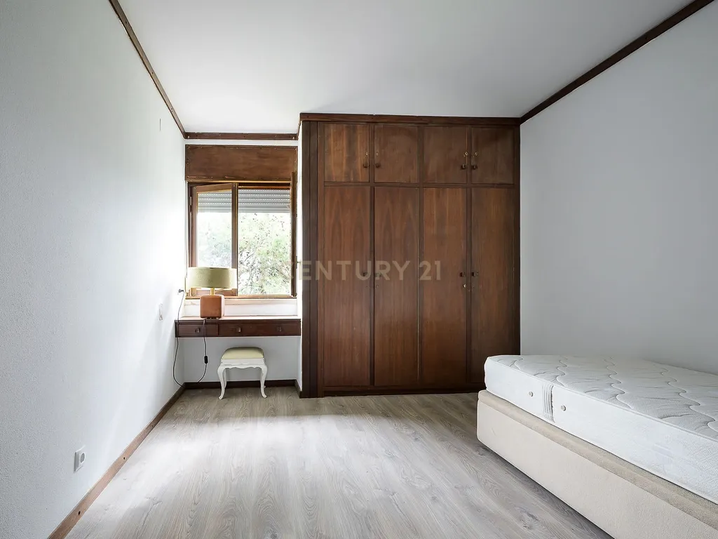 Moradia Contemporânea dos Anos 70 em Brancanes, Setúbal - Image 33