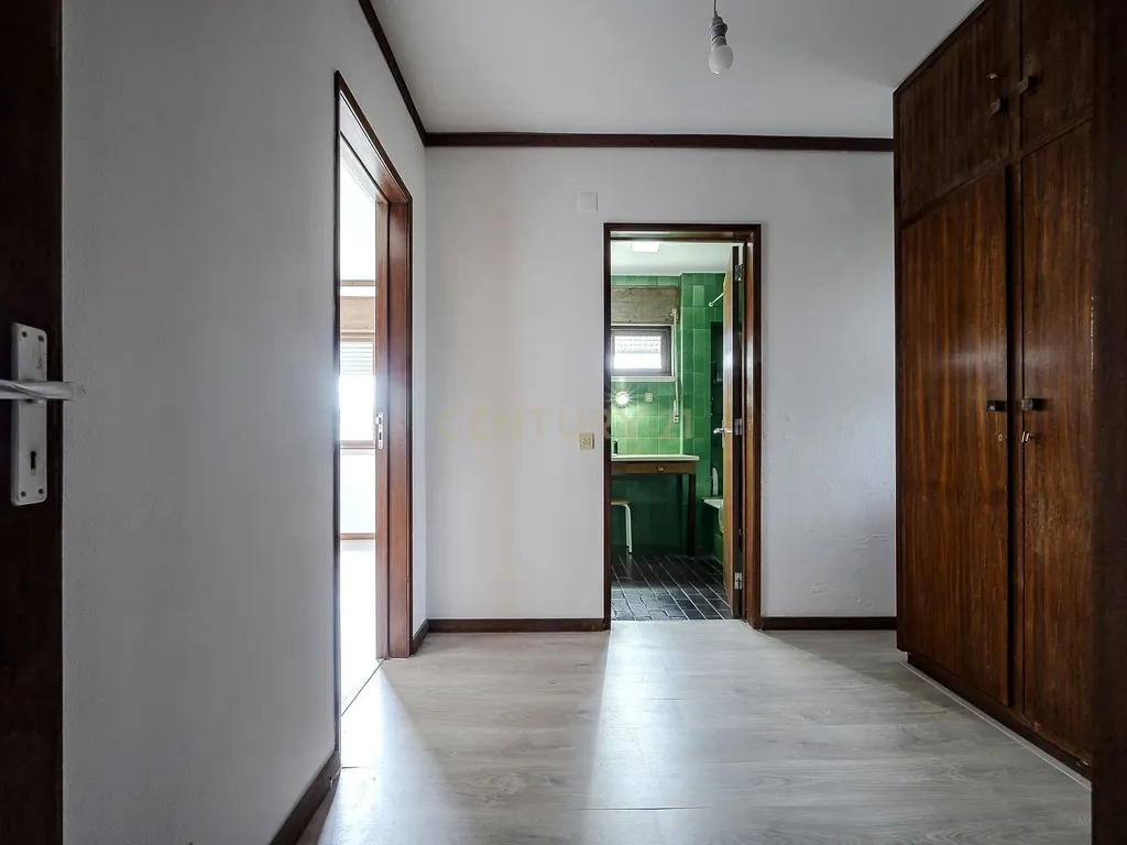 Moradia Contemporânea dos Anos 70 em Brancanes, Setúbal - Image 14
