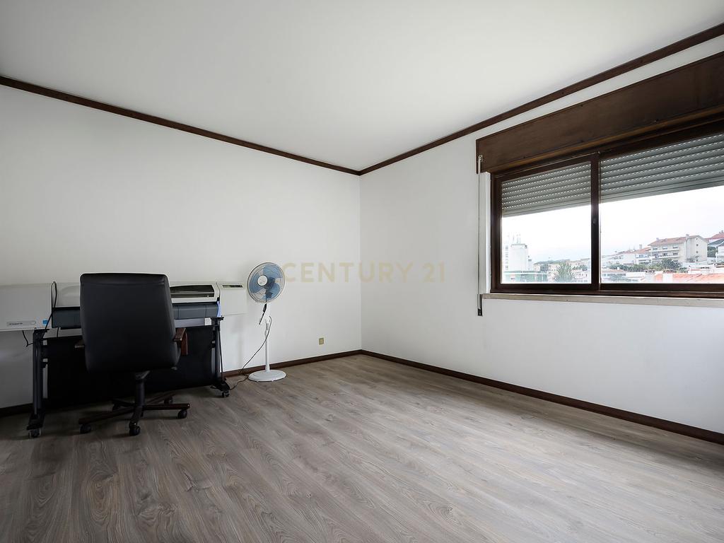 Moradia Contemporânea dos Anos 70 em Brancanes, Setúbal - Image 35