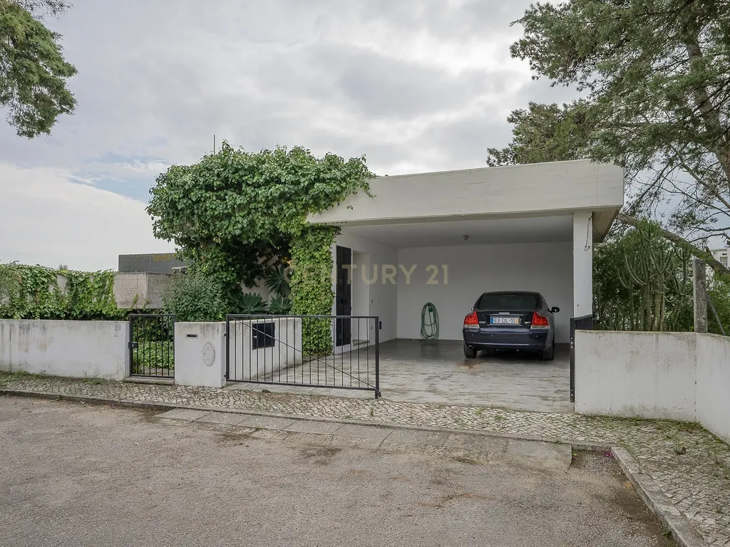 Moradia Contemporânea dos Anos 70 em Brancanes, Setúbal - Image 4