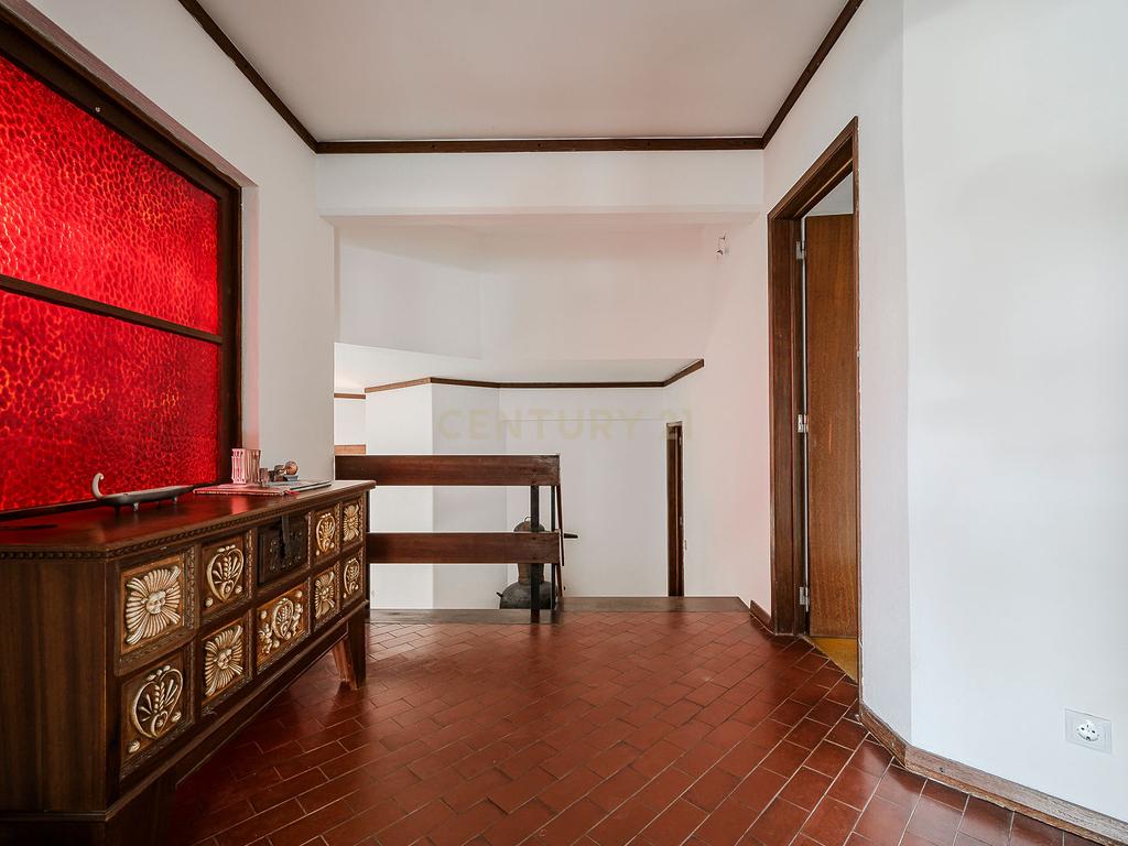 Moradia Contemporânea dos Anos 70 em Brancanes, Setúbal - Image 9