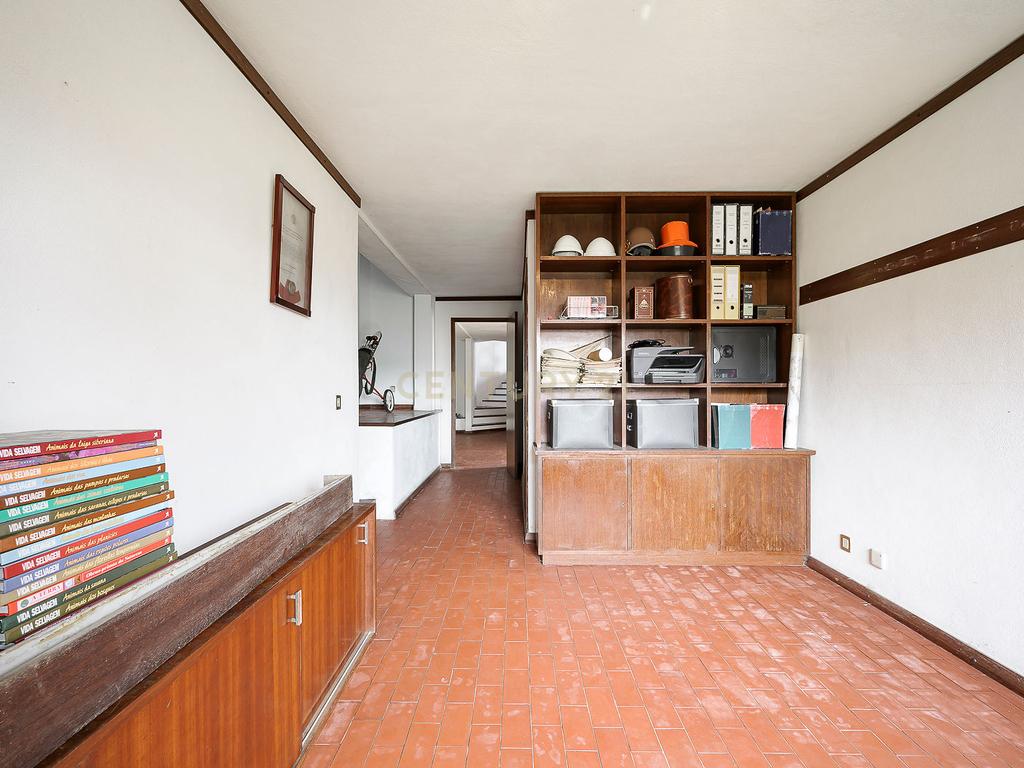 Moradia Contemporânea dos Anos 70 em Brancanes, Setúbal - Image 26